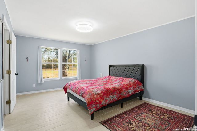 100 Meadow Lake, Seguin, TX 78155