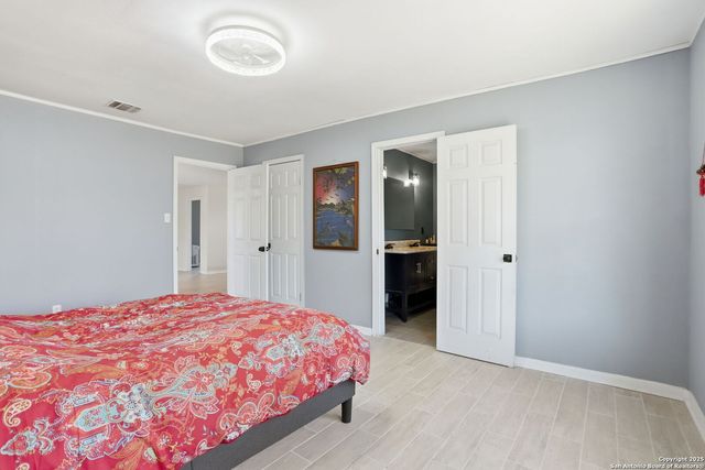 100 Meadow Lake, Seguin, TX 78155