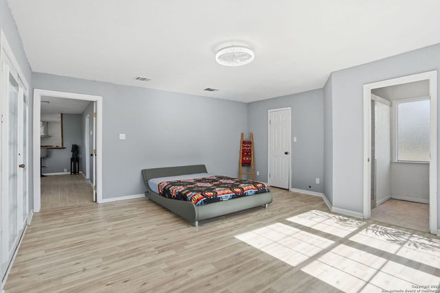 100 Meadow Lake, Seguin, TX 78155