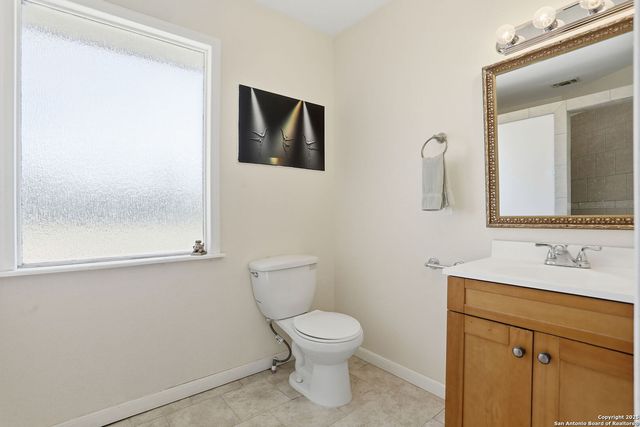 100 Meadow Lake, Seguin, TX 78155