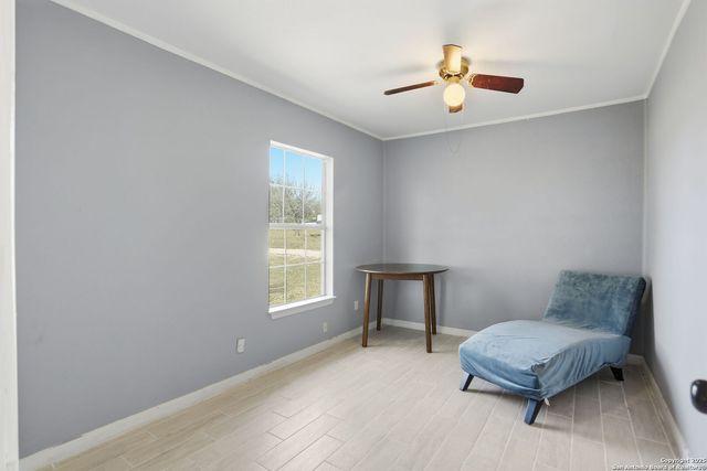 100 Meadow Lake, Seguin, TX 78155