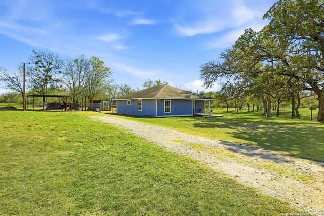 100 Meadow Lake, Seguin, TX 78155