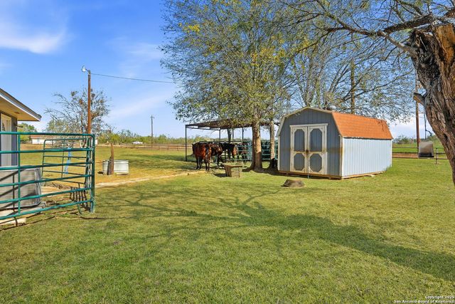 100 Meadow Lake, Seguin, TX 78155