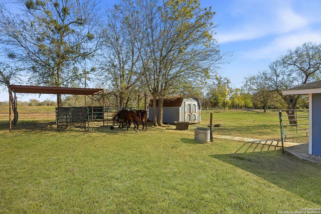 100 Meadow Lake, Seguin, TX 78155