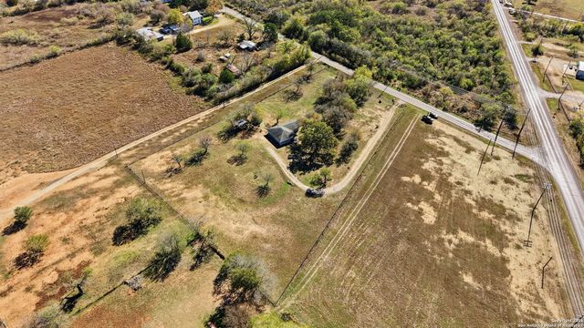 100 Meadow Lake, Seguin, TX 78155