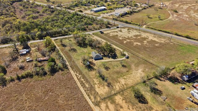 100 Meadow Lake, Seguin, TX 78155