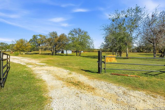 100 Meadow Lake, Seguin, TX 78155