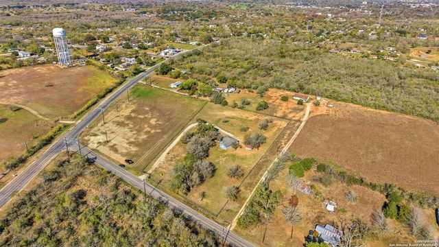 100 Meadow Lake, Seguin, TX 78155