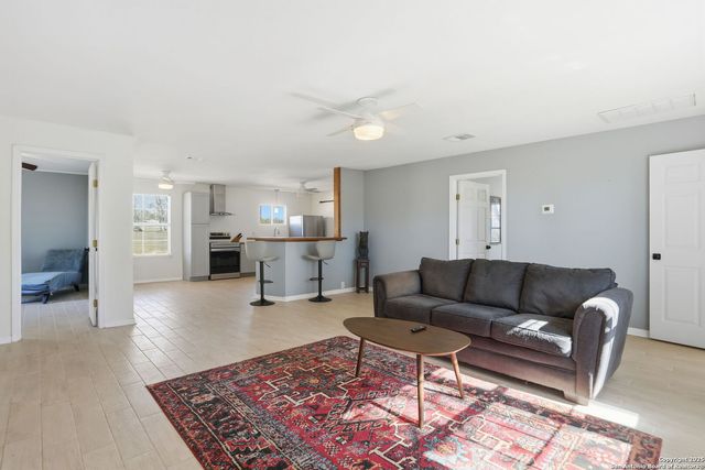 100 Meadow Lake, Seguin, TX 78155