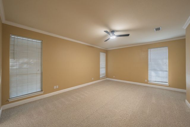 816 S Havenwood Lane, Fort Worth, TX 76112