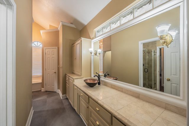 816 S Havenwood Lane, Fort Worth, TX 76112