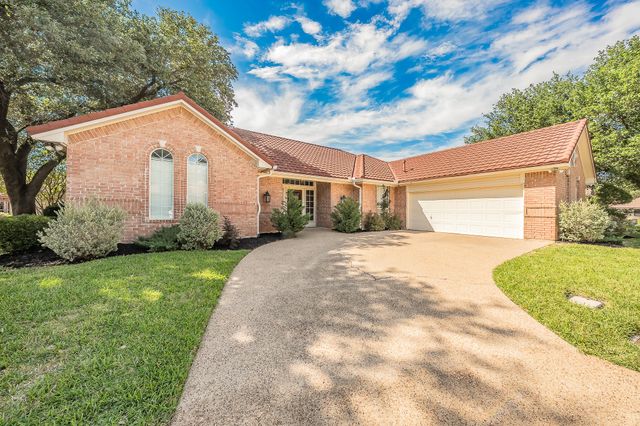 816 S Havenwood Lane, Fort Worth, TX 76112