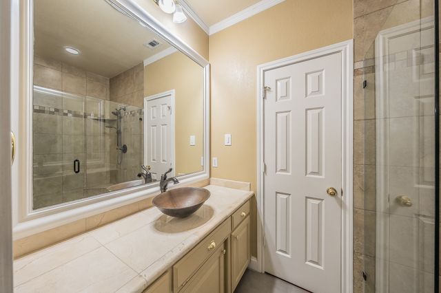 816 S Havenwood Lane, Fort Worth, TX 76112