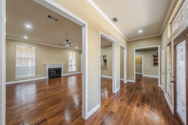 816 S Havenwood Lane, Fort Worth, TX 76112