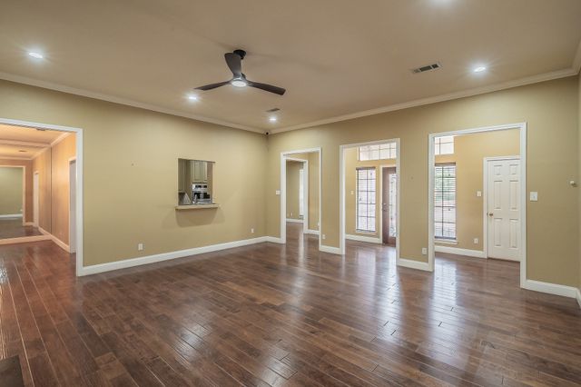 816 S Havenwood Lane, Fort Worth, TX 76112