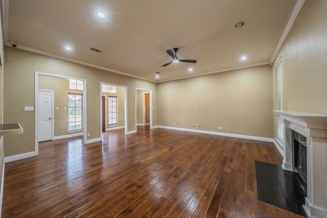 816 S Havenwood Lane, Fort Worth, TX 76112