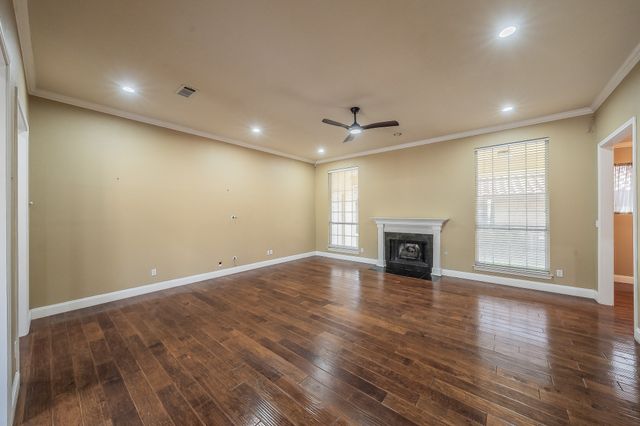 816 S Havenwood Lane, Fort Worth, TX 76112