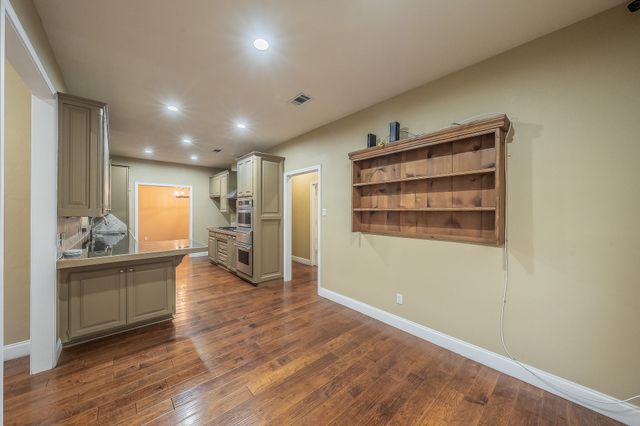 816 S Havenwood Lane, Fort Worth, TX 76112
