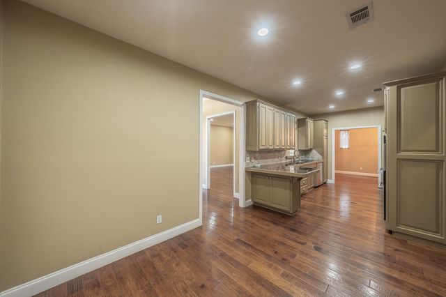 816 S Havenwood Lane, Fort Worth, TX 76112