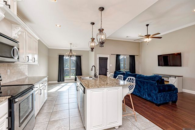 10806 Fenway Ln, Denham Springs, LA 70726