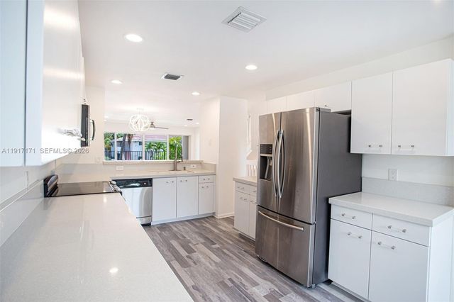 1998 NE 7th Street 104, Deerfield Beach, FL 33441