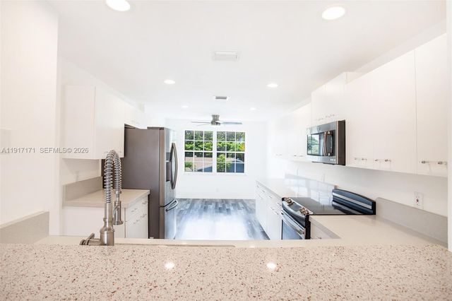 1998 NE 7th Street 104, Deerfield Beach, FL 33441