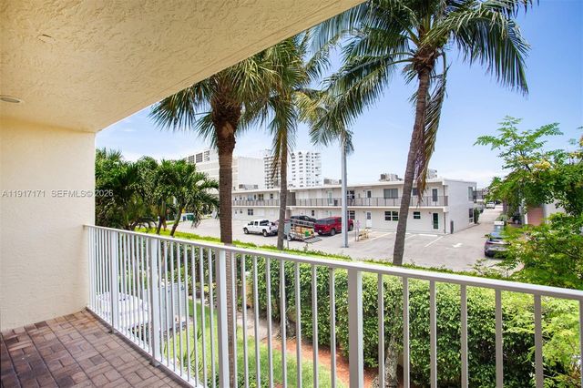 1998 NE 7th Street 104, Deerfield Beach, FL 33441