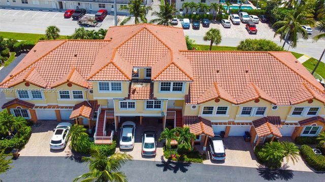 1998 NE 7th Street 104, Deerfield Beach, FL 33441