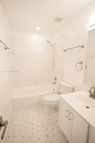 1998 NE 7th Street 104, Deerfield Beach, FL 33441