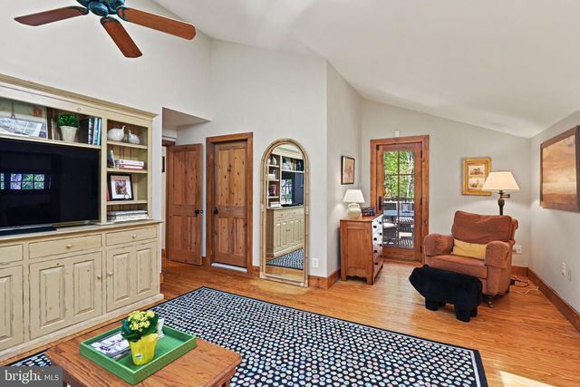 9126 POTOMAC RIDGE RD, Great Falls, VA 22066