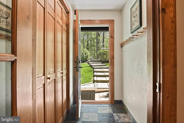 9126 POTOMAC RIDGE RD, Great Falls, VA 22066