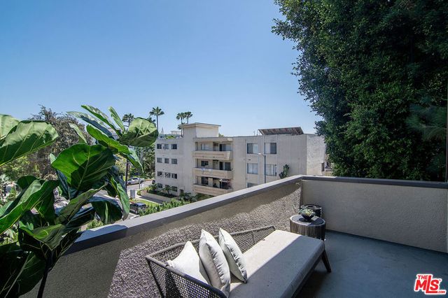 1434 Greenfield Avenue 303, Los Angeles, CA 90025