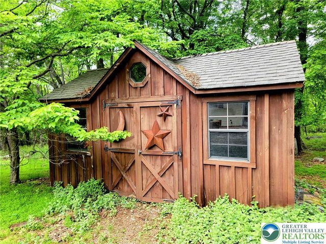 150 TWIN OAK Terrace, Pocono Twp, PA 18372