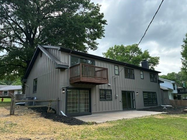 6807 Lakeshore Drive, Raytown, MO 64133