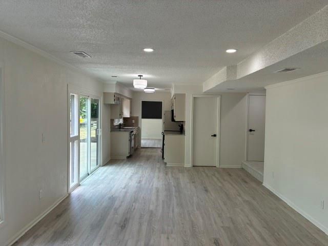6807 Lakeshore Drive, Raytown, MO 64133