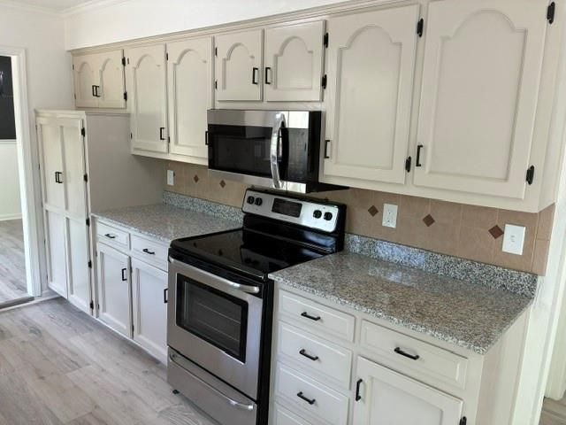 6807 Lakeshore Drive, Raytown, MO 64133