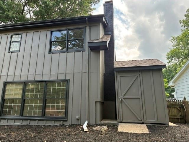 6807 Lakeshore Drive, Raytown, MO 64133
