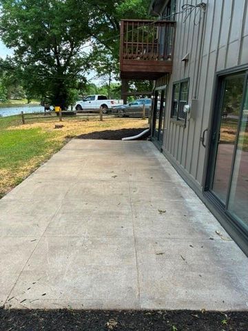 6807 Lakeshore Drive, Raytown, MO 64133