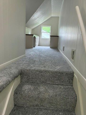 6807 Lakeshore Drive, Raytown, MO 64133