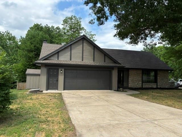 6807 Lakeshore Drive, Raytown, MO 64133