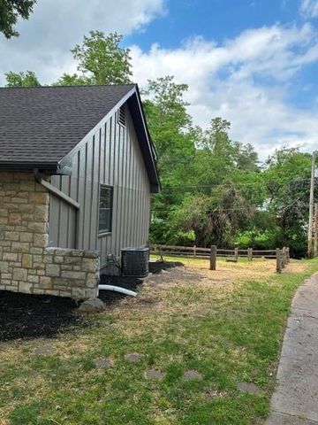 6807 Lakeshore Drive, Raytown, MO 64133