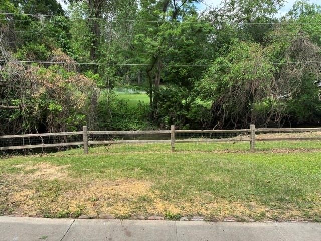 6807 Lakeshore Drive, Raytown, MO 64133
