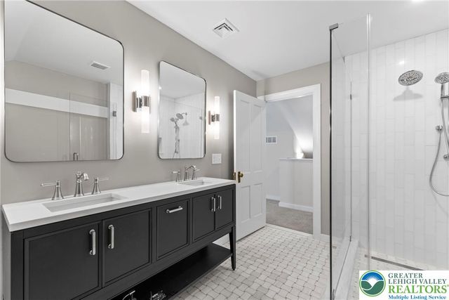32 West Market Street 2nd Floor, Bethlehem City, PA 18018