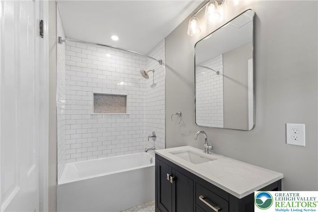 32 West Market Street 2nd Floor, Bethlehem City, PA 18018