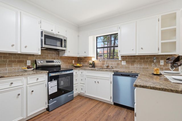3010 Raphael Dr., Hattiesburg, MS 39402