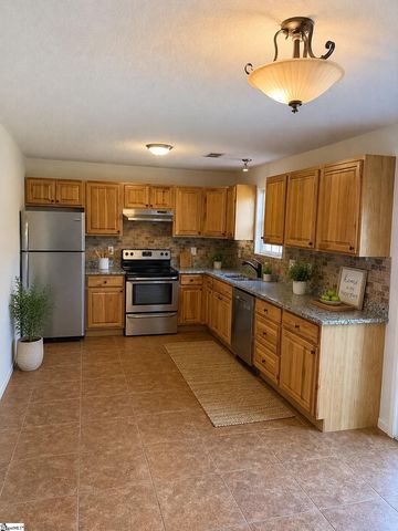 8 Bass Way, Taylors, SC 29687