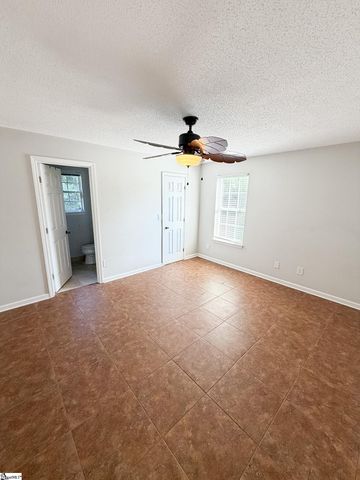 8 Bass Way, Taylors, SC 29687