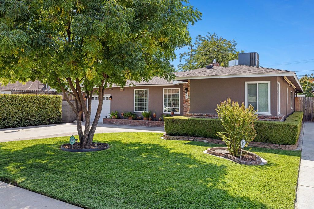 146 E Fountain Way, Fresno, CA 93704