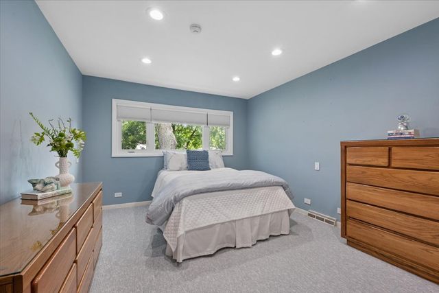 3131 Central Avenue, Wilmette, IL 60091