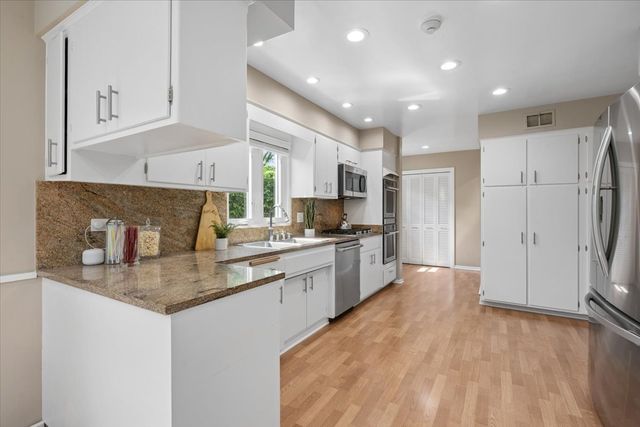 3131 Central Avenue, Wilmette, IL 60091